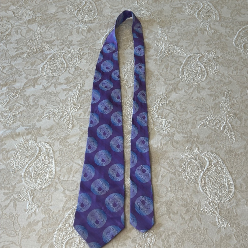 🦩Vintage Coach House by Forsyth Purple Tie - Medallion Pattern
